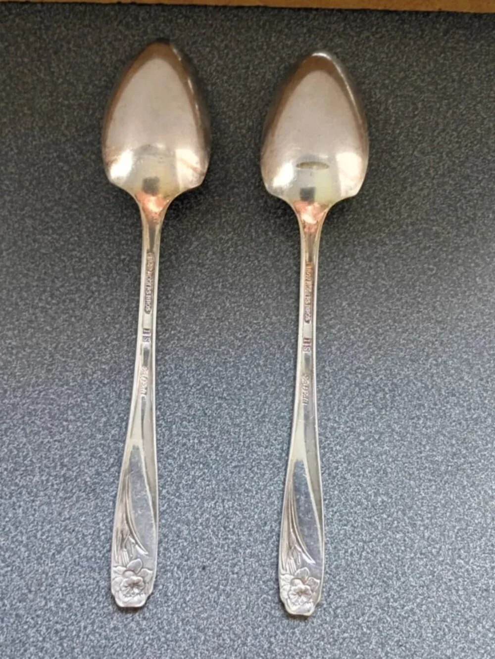 Set of 2 1847 Rogers Bros Daffodil Grapefruit Serrated Spoons Silverplate 6